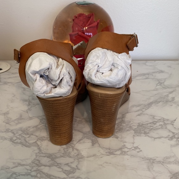 ‼️DONATED‼️ Sandals - Picture 4 of 5